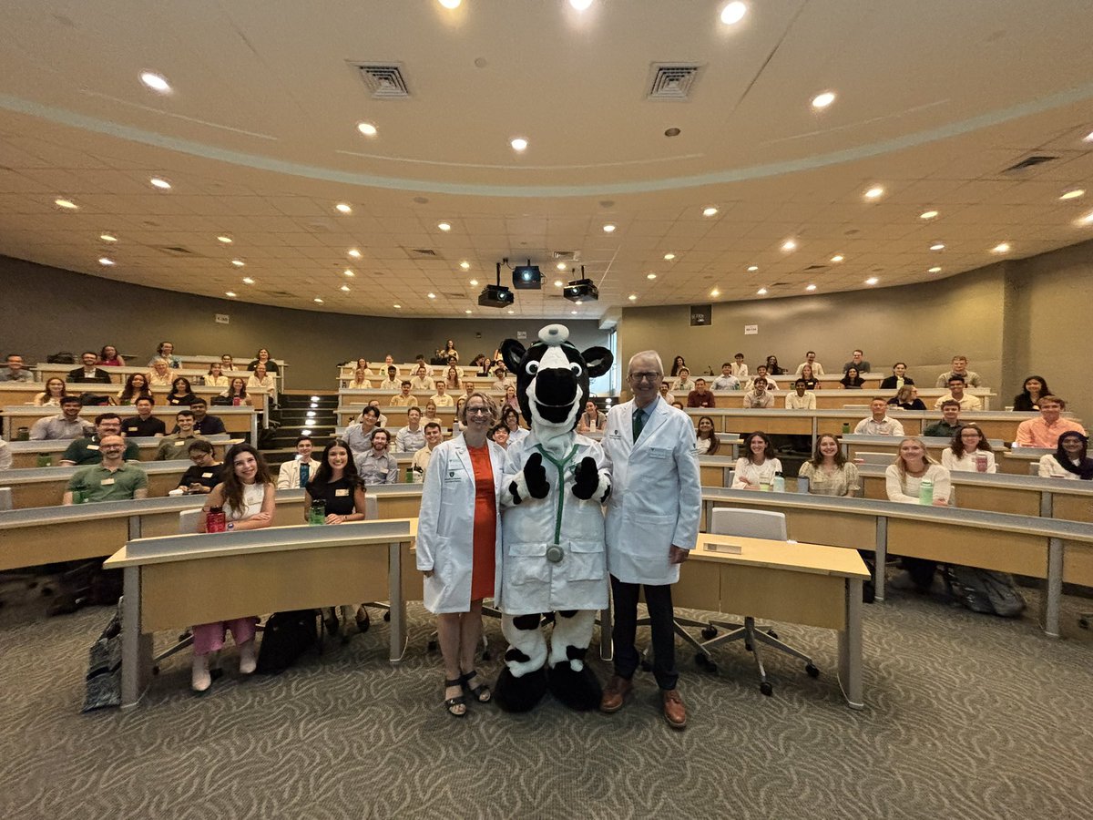 UVMLarnerMed's tweet image. The first UVM students on campus for orientation are the #UVMLarnerMed Class of 2029! Some #UVMFutureDocs stats: from 22 states, fluent in 16 languages beyond English, arriving from 72 universities and 42 different majors. Learn more: Go.uvm.edu/classof2029 @uvmvermont