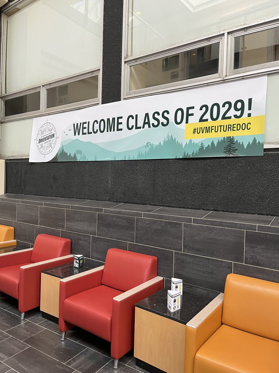 UVMLarnerMed's tweet image. The first UVM students on campus for orientation are the #UVMLarnerMed Class of 2029! Some #UVMFutureDocs stats: from 22 states, fluent in 16 languages beyond English, arriving from 72 universities and 42 different majors. Learn more: Go.uvm.edu/classof2029 @uvmvermont