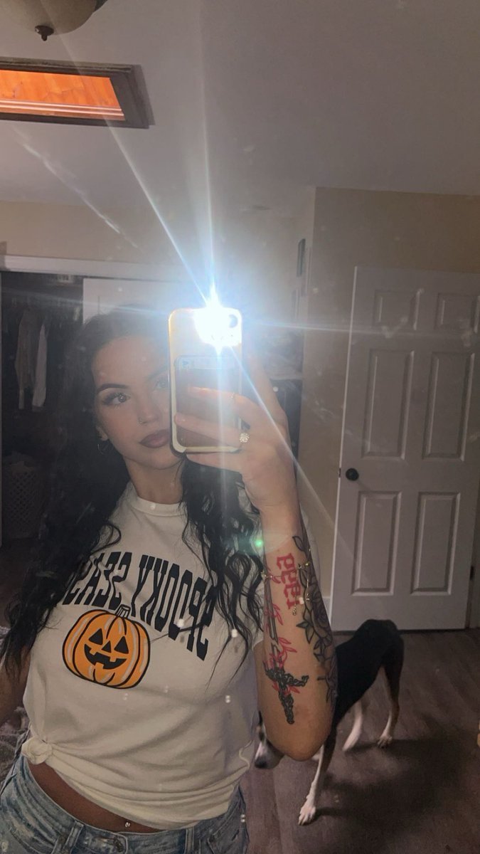 candicedenton21's tweet photo. Spooky season in Augtober 🎃 https://t.co/dqgI3gRJJf