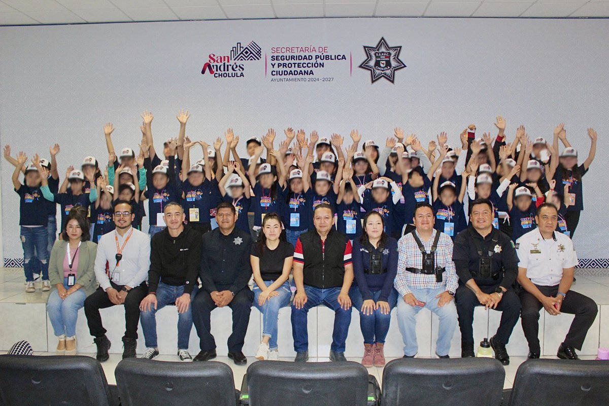 SSPPCSnAndresCH's tweet image. ☀️🤩 ¡Inició el #VeranoConRumbo de la #SSPPC!

🫂 👧🏻👦🏻 Este día recibimos con mucho gusto a las niñas y niños, en el Complejo de Seguridad Pública Municipal. 

1/2 🧵