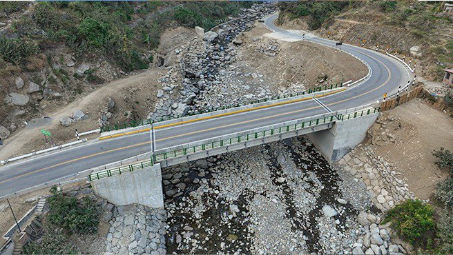Hoy inauguramos el puente Verde en Santa Eulalia, en la provincia limeña de Huarochirí. Con una inversión de casi S/ 15 millones, esta estructura definitiva de 35 metros de longitud, facilitará el tránsito seguro de 160 mil habitantes de la localidad y de sus comunidades y anexos