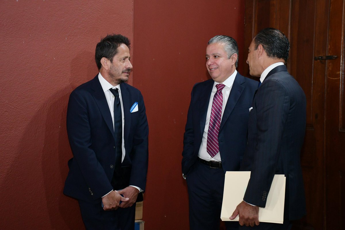Con mucho ánimo iniciamos este lunes en la reunión de gabinete encabezada por el gobernador <a href="/ARBedolla/">Alfredo Ramírez Bedolla</a>, revisando avances y coordinando acciones para seguir impulsando el desarrollo de nuestro estado. ¡Que sea una gran semana para todas y todos!
#MichoacánEsMejor