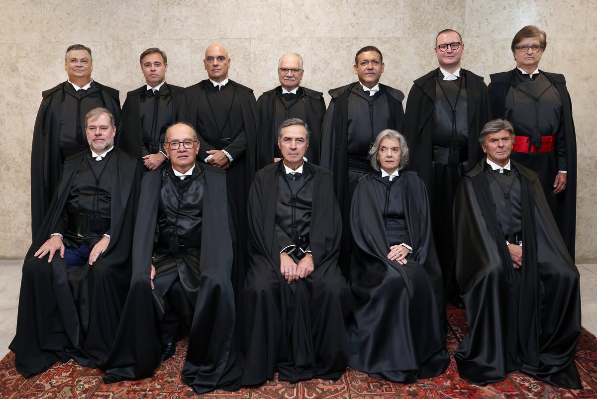 SantiagoDLNWS's tweet photo. 🇧🇷 | THE KINGS: The Supreme Court of Brazil costs more to the public coffers than the British royal family, so in a way... they live like kings, and considering that Alexandre, who didn't receive any votes, is the one who governs Brazil because Lula is a decorative president. https://t.co/cMd3zczJN9