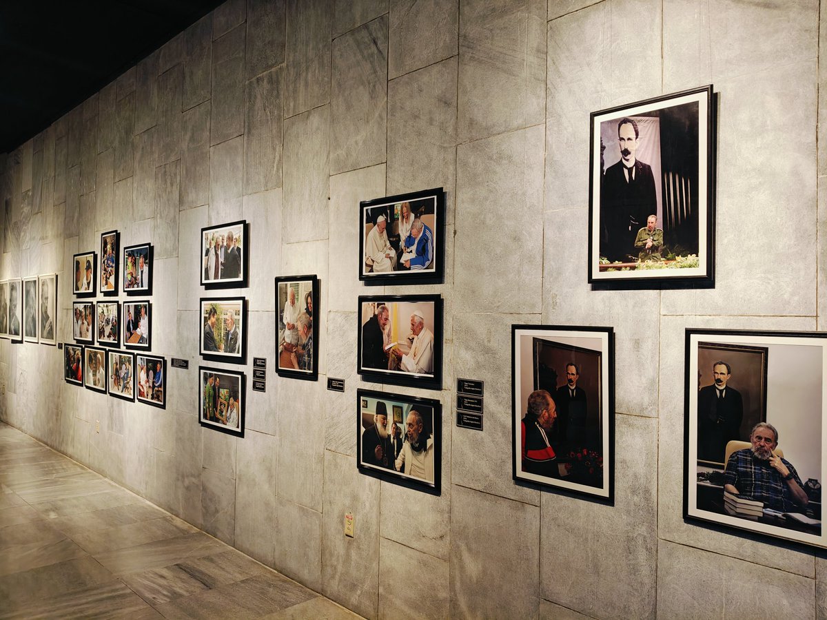 A pocos días de iniciar la celebración de #100AñosConFidel ha sido un honor participar hoy en el #MemoriaJoseMarti en la inauguración de la exposición fotográfica #TodaLaGloriaDelMundo del artista #AlexCastro 
Agradecimiento a Alex y <a href="/KenelmaCarvaja1/">Kenelma Carvajal</a> por la invitacion