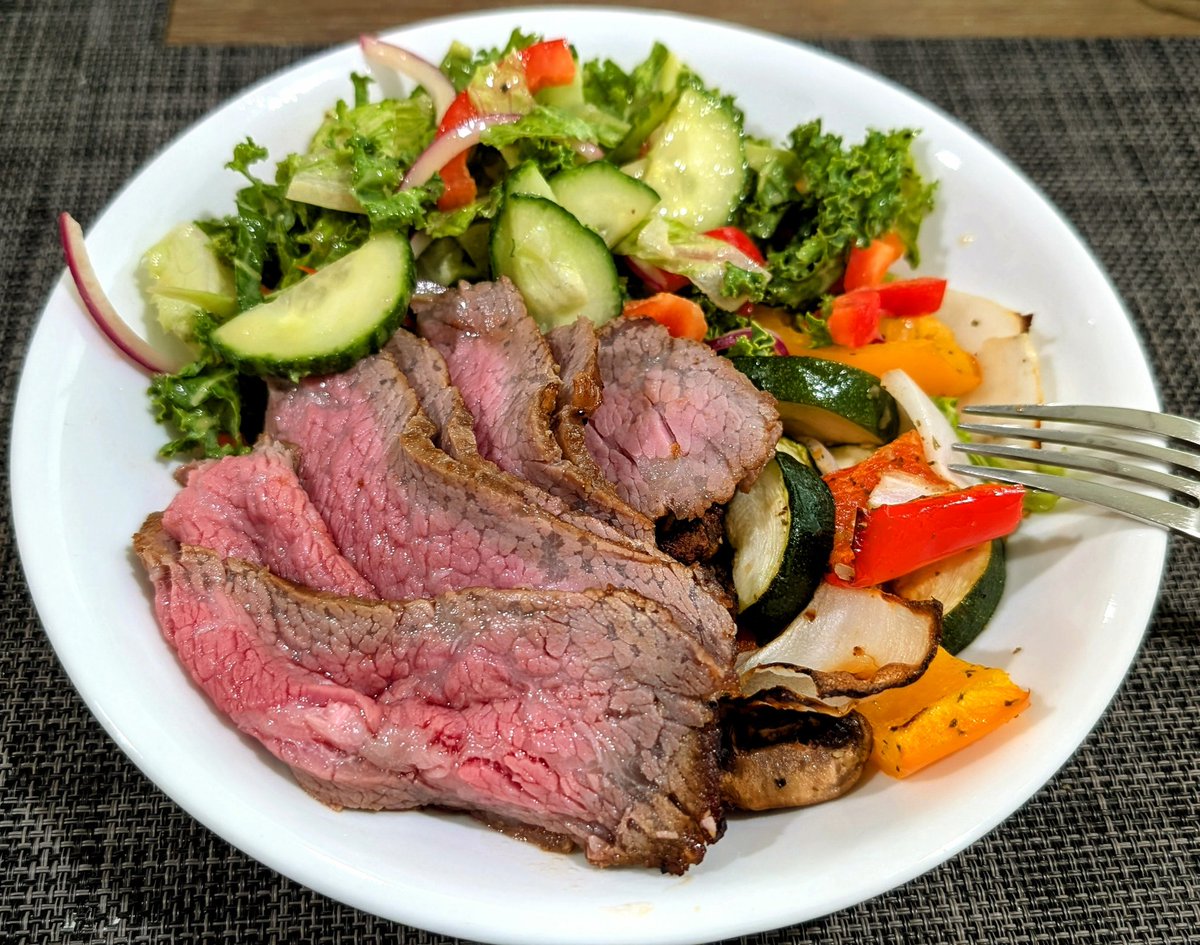 Roasted tri tip
Roasted veggies
Kale salad tossed in honey mustard vinaigrette