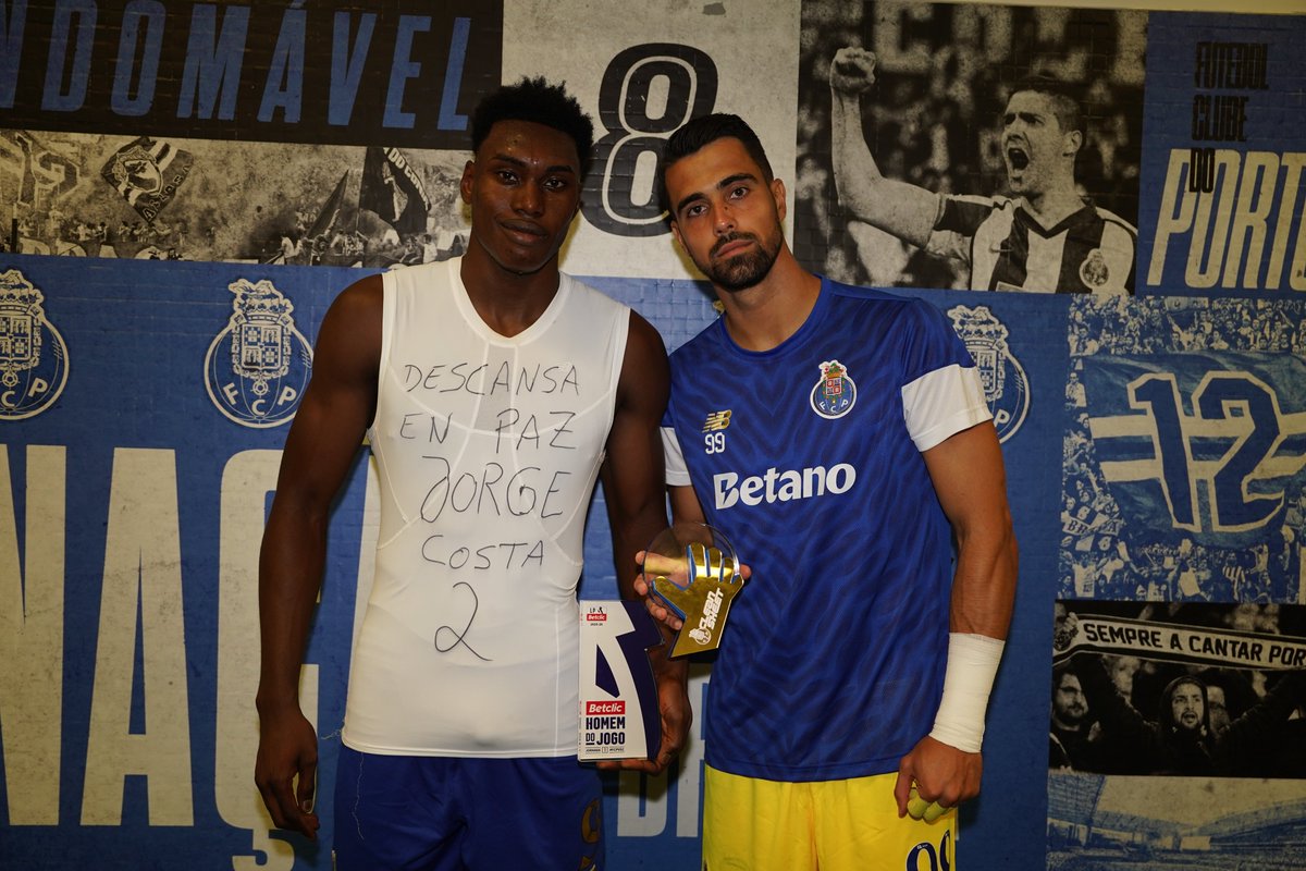 FCPorto's tweet photo. MVP Liga Portugal ⭐️ Samu
Clean Sheet ⭐️ Diogo Costa

#E2ERNO #FCPVSC https://t.co/1U0IJM1XWc