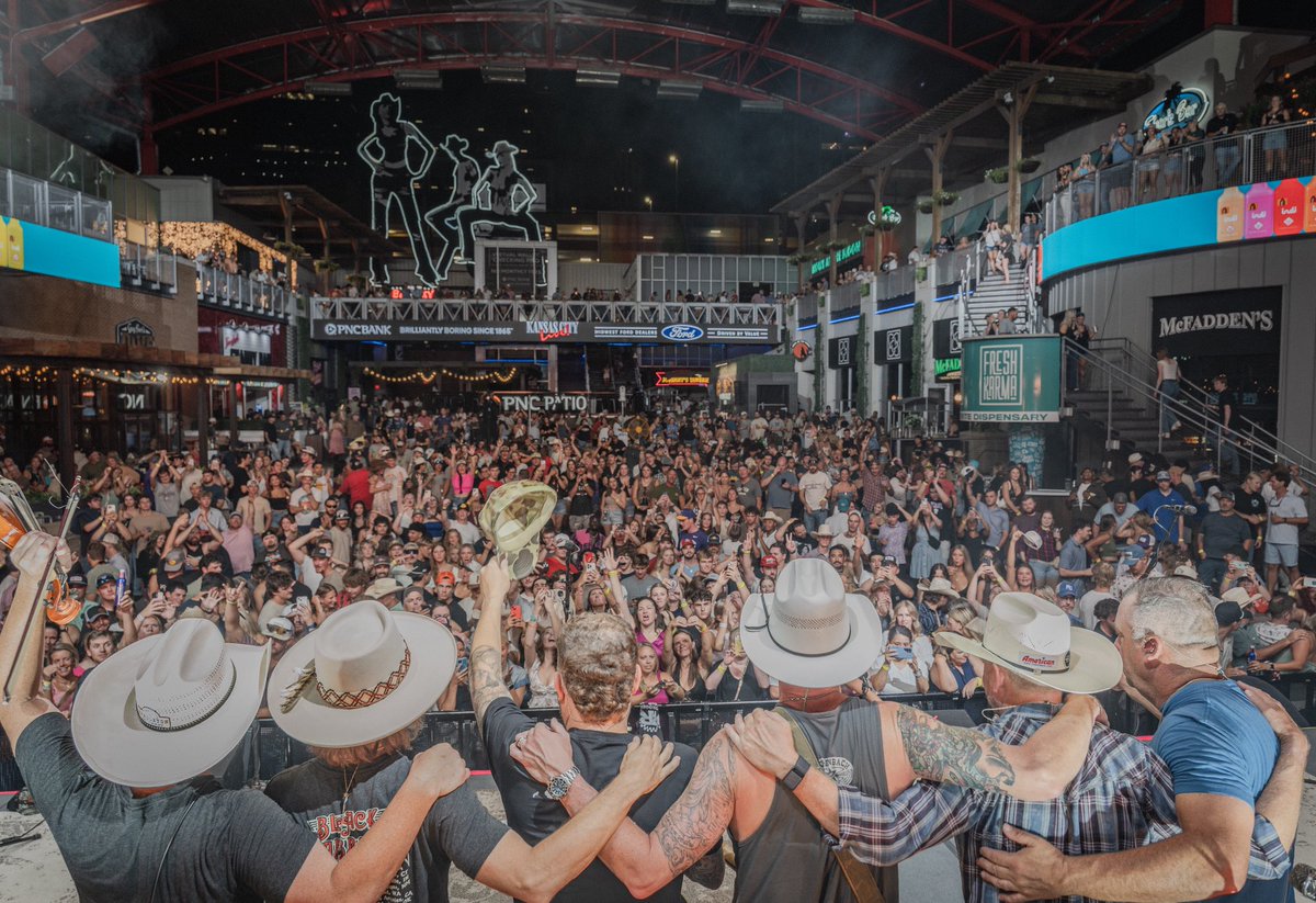 Another great weekend of shows! Thanks for allowing us to have the coolest job in the world. See y’all this week in Fort Worth, Nacogdoches, and Austin 🤘

📸: Justin Rice