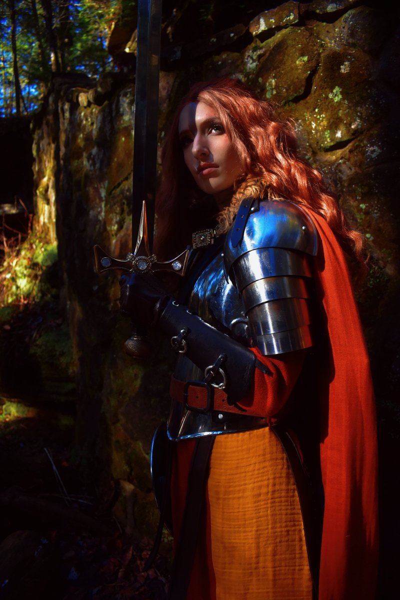 0dfel's tweet photo. Its almost renfaire season again!! 🍂⚔️
#ladyknight #womeninarmor https://t.co/QDABFWv7cI