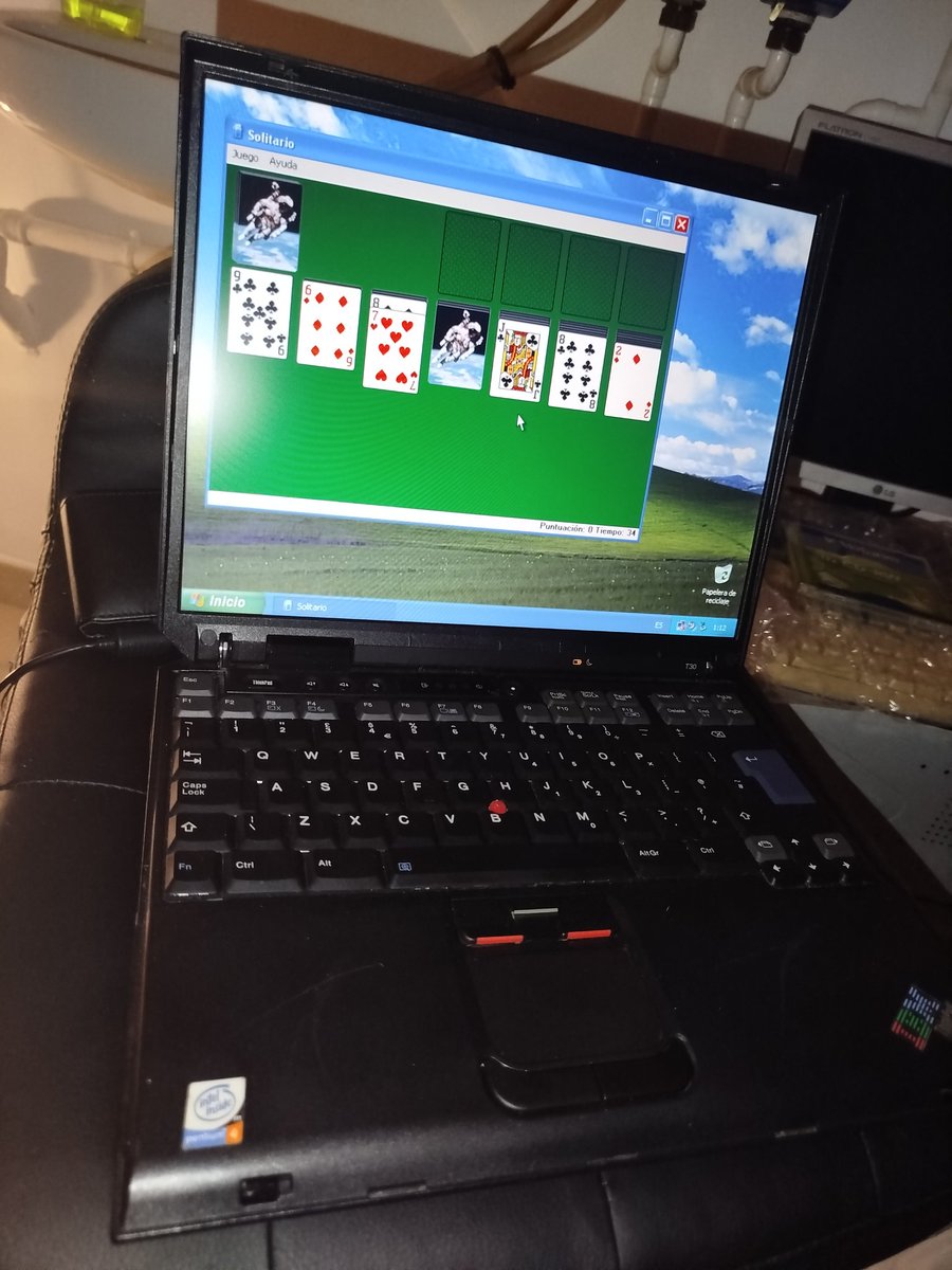 RubenRetro_PC's tweet photo. Pushed my ThinkPad to its limits todayβ¦ ran Solitaire like a champ. π€‘π» #RetroComputing #ThinkPad #ClassicWindows https://t.co/cQdHWV6jzJ