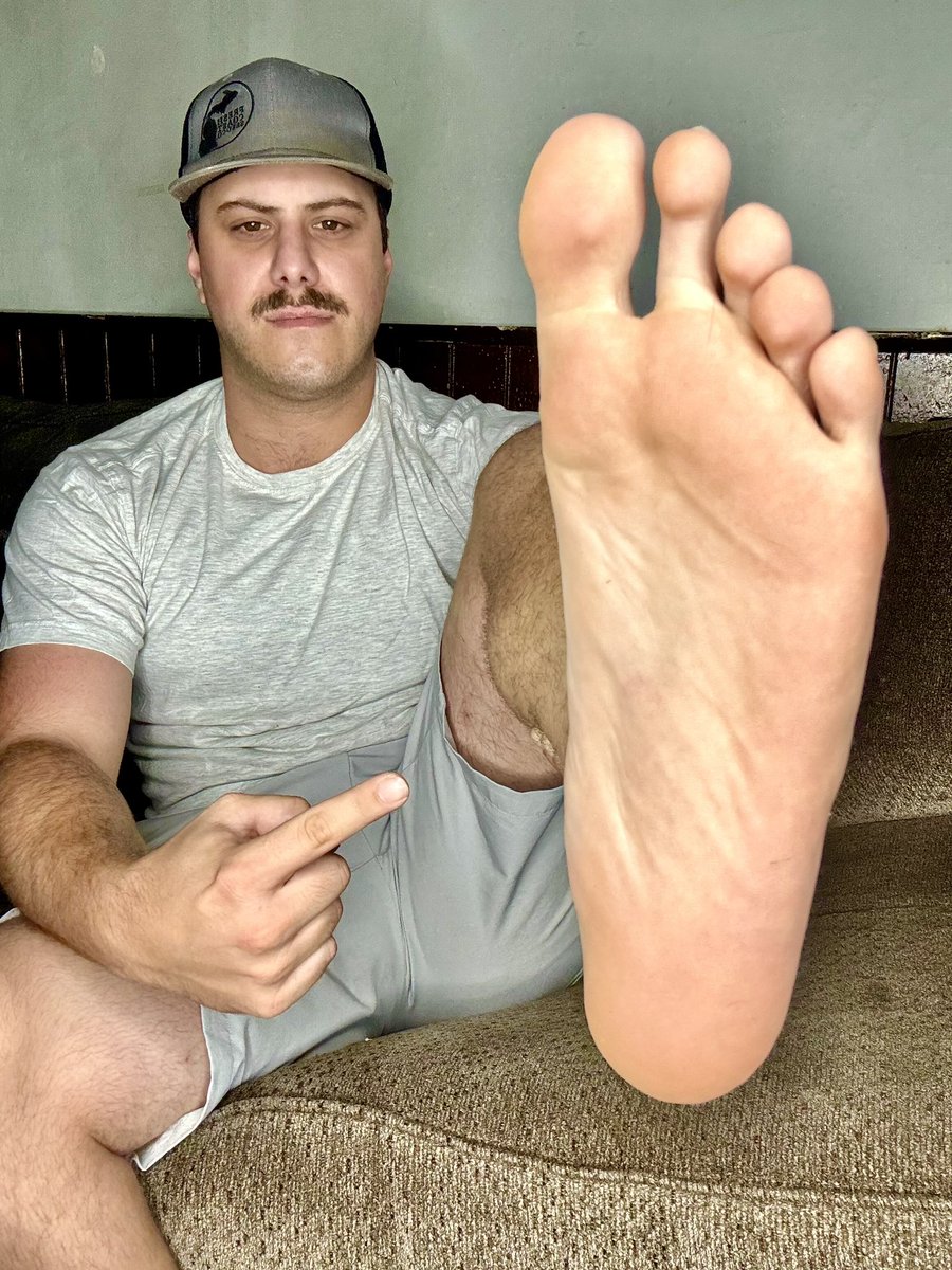 Which of you betas is horny and ready to send for these sexy ass size 13s 🤑😈