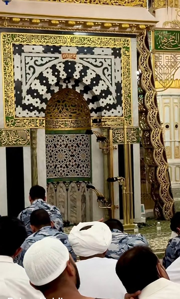 السلام علیکم ورحمتہ اللہ وبرکاتہ

إِنَّ الَّذِينَ يَخْشَوْنَ رَبَّهُمْ بِالْغَيْبِ لَهُمْ مَّغْفِرَةٌ وَأَجْرٌ كَبِيرٌ

بیشک جو لوگ بغیر دیکھے اپنے رب سے ڈرتے ہیں ان کے لیے بخشش اور بڑا ثواب ہے۔