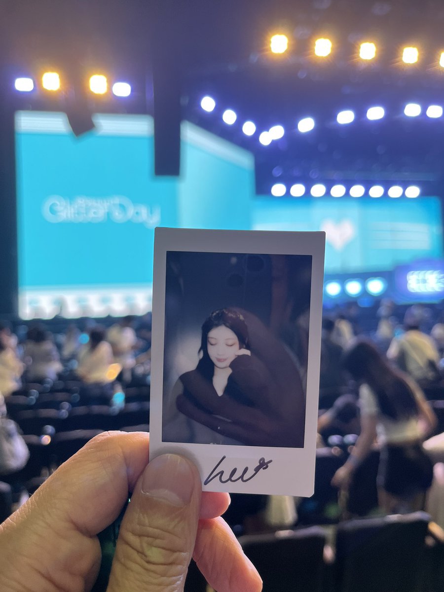 ILLITライブ2日間、楽しすぎました！
会場で推し活の先輩もできて、いろいろ教わって楽しさ倍増！
ILLITに元気をもらって今日からまたがんばれる！と思ったけど、魂があっちの世界からまだ帰ってこれず、ずっとフワフワしています。。。

#GLITTERDAY_JAPAN
#ILLIT #アイリット