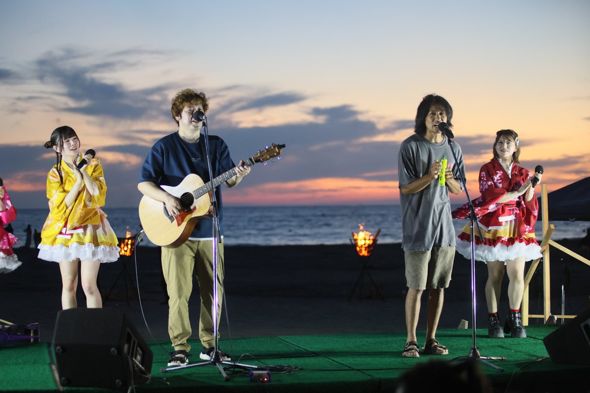 torisan73063591's tweet image. 20250803 にかほ市 象潟海水浴場
キャンドルコンサートin象潟
ケースケ＆マサさん+まちあわせまつりっこガールズ
#keisuke #マサ　#秋田 #ライブ撮影 #まちあわせまつりっこガールズ #ご当地アイドル #ポートレートしま専科 #にかほ市 #象潟 #キャンドルコンサート