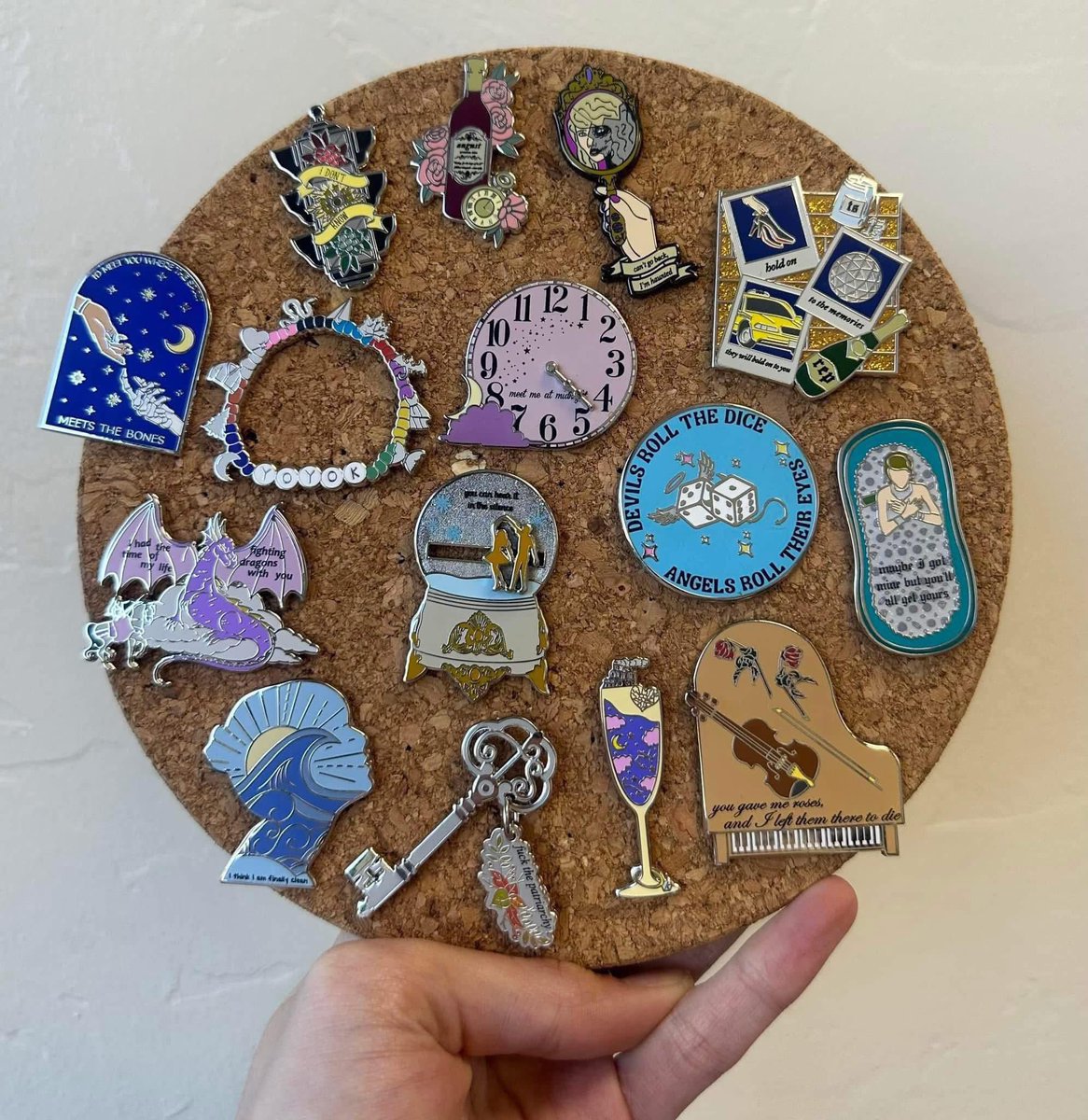 magicalbymariss's tweet photo. TS12 GIVEAWAY

If you can guess the name of TS12, I’ll send you every Taylor pin I’ve ever made! (Over 150 of them). 

TO ENTER:
-RT, like, and follow me
-comment your guess for TS12 album name (if more than one person guesses they will be put in a random drawing) https://t.co/WBLRNkledH
