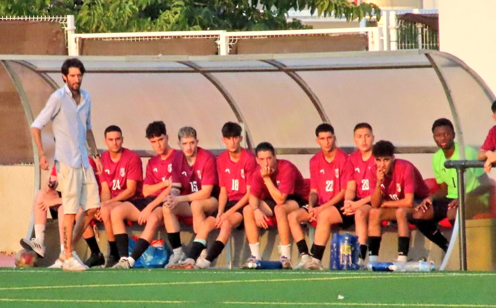 Cuidado con este Lorquí que es un equipazo, plantilla de artistas con el balón, y que se dejan los cojones en el verde, con Micha en el banquillo, el éxito está asegurado. 

Esta temporada, uno de mis equipos.