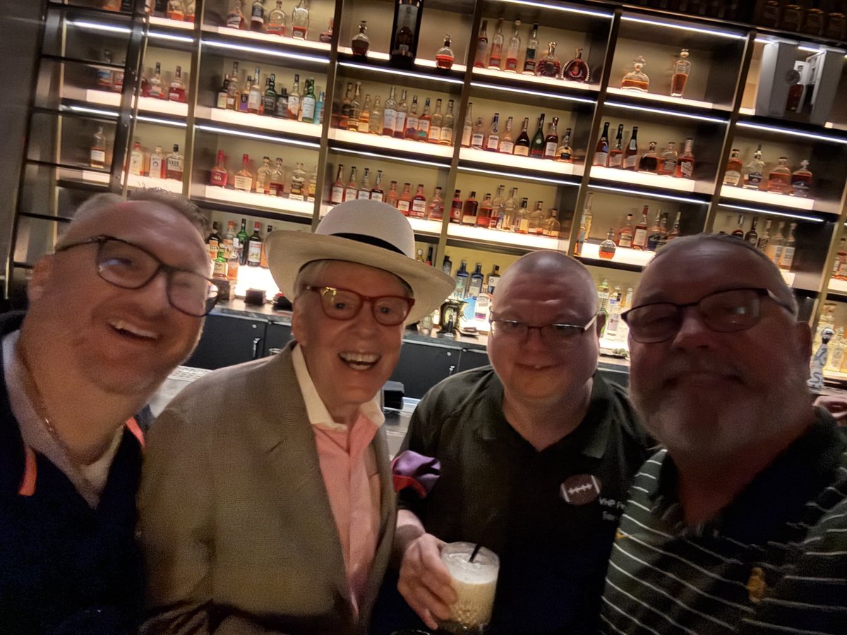 aorphan67's tweet photo. Legacy club shenanigans with a legend!!! ⁦@RoxyLasVegas⁩ ⁦@payforthrills⁩ ⁦@vegashorsepools⁩ BetBash never fails to deliver ❤️🔥👊 https://t.co/qflU7SnuPx