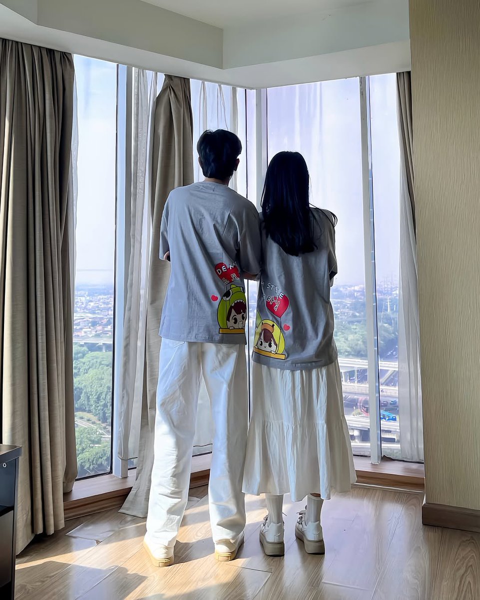 demodishstyle's tweet photo. Seru banget ga sih staycation bareng suami pake kaos couple gini😘😘😘

#BikinUMakinNempel 

https://t.co/nYBqfiyO1m https://t.co/6Tc8ahzbXg