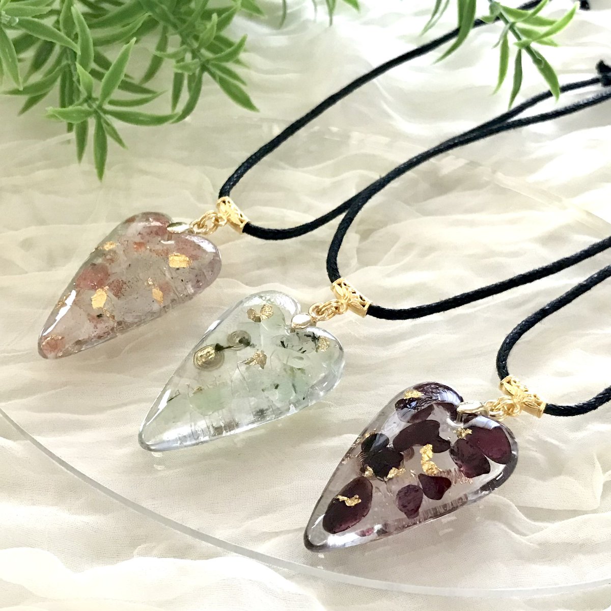 大ぶりハートのオルゴナイトネックレス✨
胸元に宿る天然石のエネルギー💖
Creemaに出品しました！
creema.jp/item/19690397/…