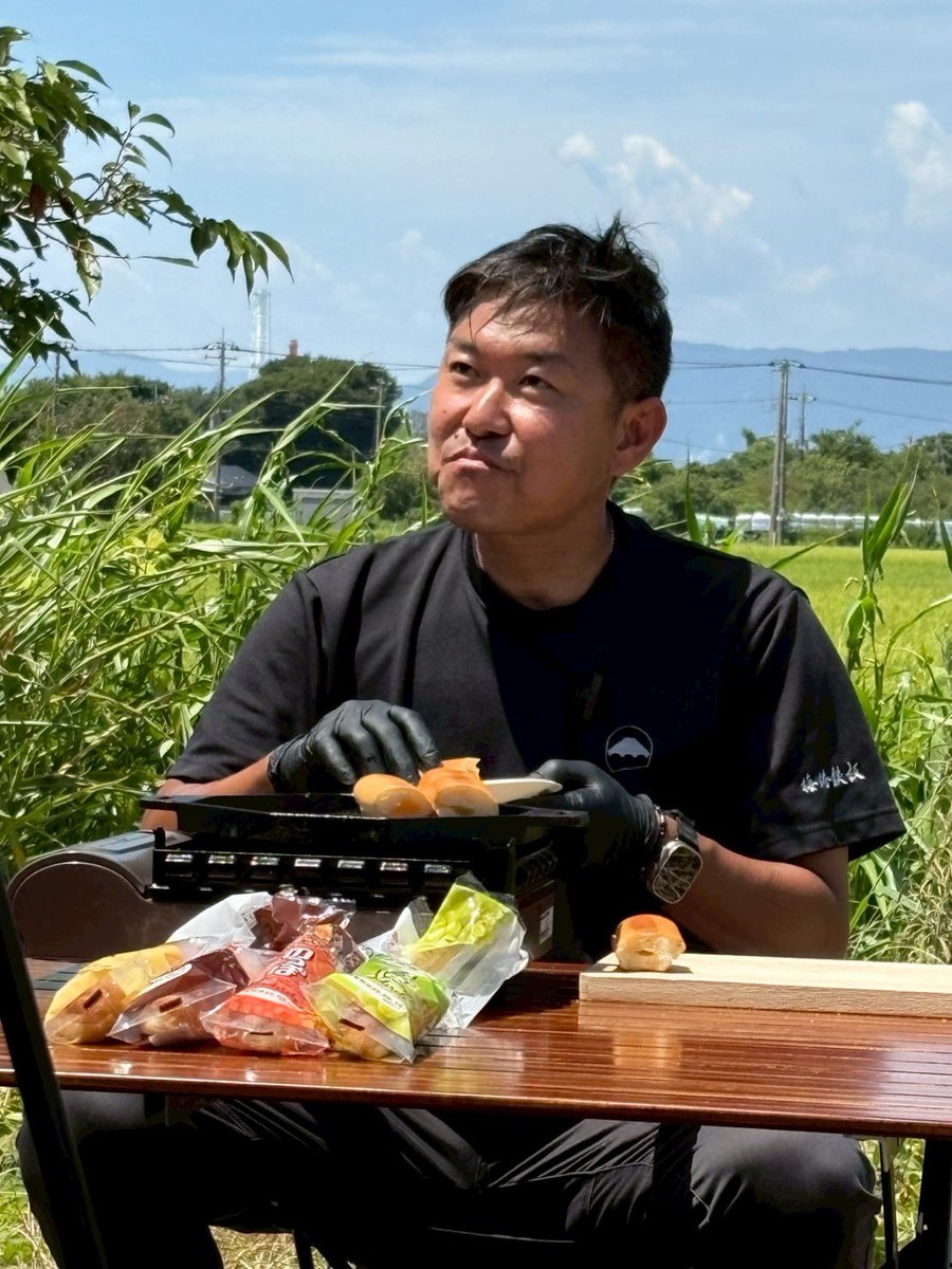 umecyu_com's tweet photo. 静岡県民ソウルフード
『のっぽパン』

そのまま食べても美味しいけど
焼くと更に美味しい！って気づいて
4種類を購入！

①定番クリーム
②丹那コーヒー
③じゃりじゃりみかん
④シャインマスカット

▶︎そのまま食べる
▶︎焼いて食べる
美味しいと思う味の順位が変わるのか、勝手に実験😆 https://t.co/icRcxyiury