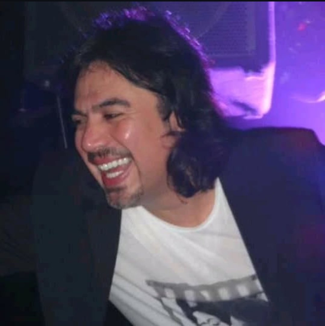 Quien siempre porta una sonrisa, transmite luz y esperanza a quienes le rodean. <a href="/adolfoangel1/">Adolfo Ángel Alba</a> ✨️
#TeamAAA
