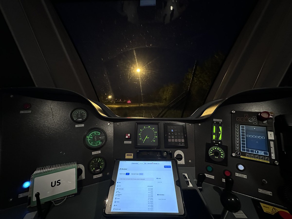 🚆 Ce matin, je suis au commande du 117250 (LFM → PE, départ 6h23).
Habituellement en 3 rames… aujourd’hui il n’y en aura qu’une seule…
Vous risquez d’être très serrés, je préfère vous prévenir. Courage à vous, nous ferons au plus vite . 🙏
<a href="/LIGNEP_SNCF/">Ligne P</a> <a href="/CollectifMilon/">Collectif LFMilon_ligneP</a>