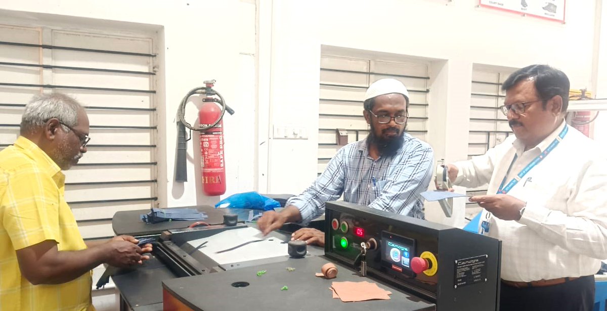 CFTI_Chennai's tweet photo. ๐ ๏ธโจ Components Splitting in Action!
The job work process is in full swing for ILIYAS Leathers, at CFTI Extension Centre - Vaniyambadi ๐๐ โ where precision meets quality! ๐ผ๐ช
#LeatherCraft #LeatherIndustry #Vaniyambadi #JobWork #LeatherProcessing #QualityWork #SkillInAction #FootwearIndustry #Craftsmanship #MadeInIndia ๐ฎ๐ณ