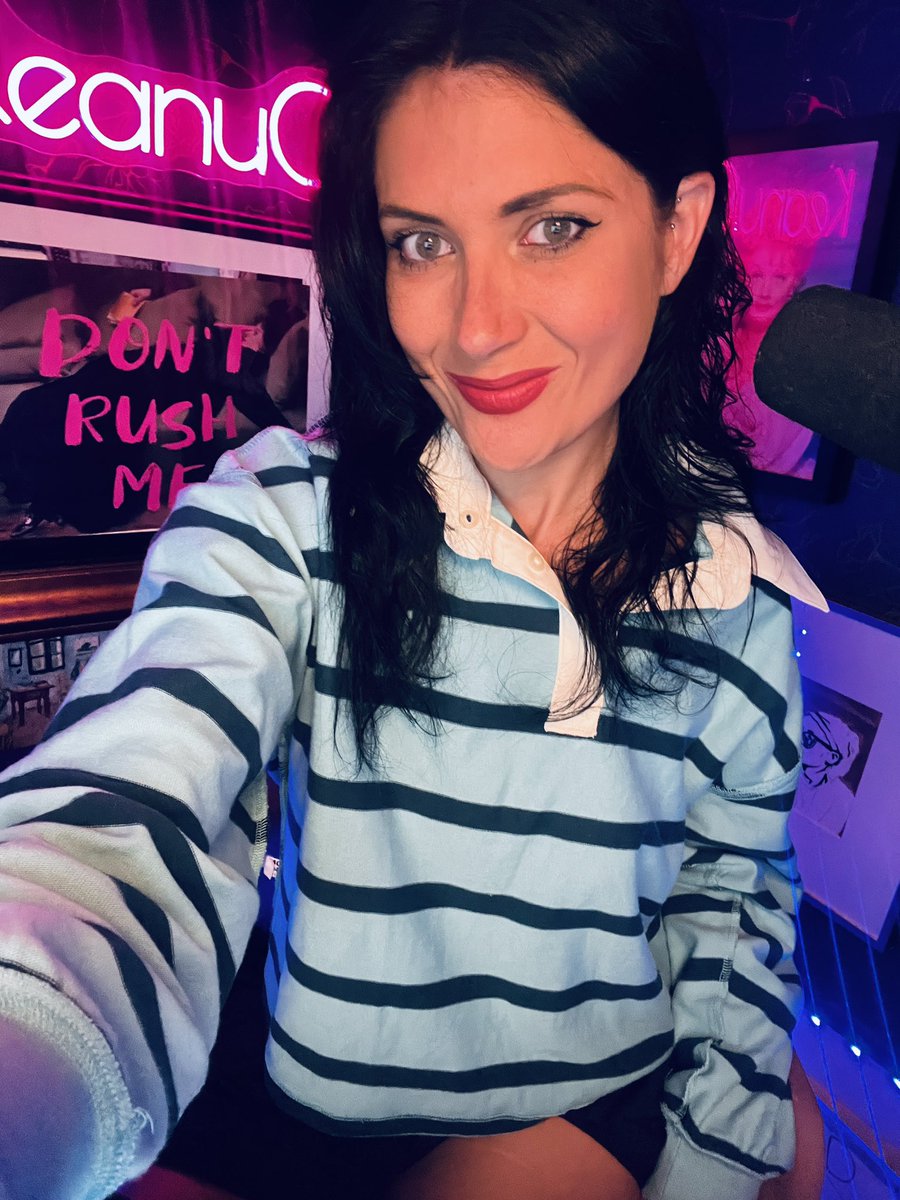 Keanu Live starting now! Weeeee!!! #ootd