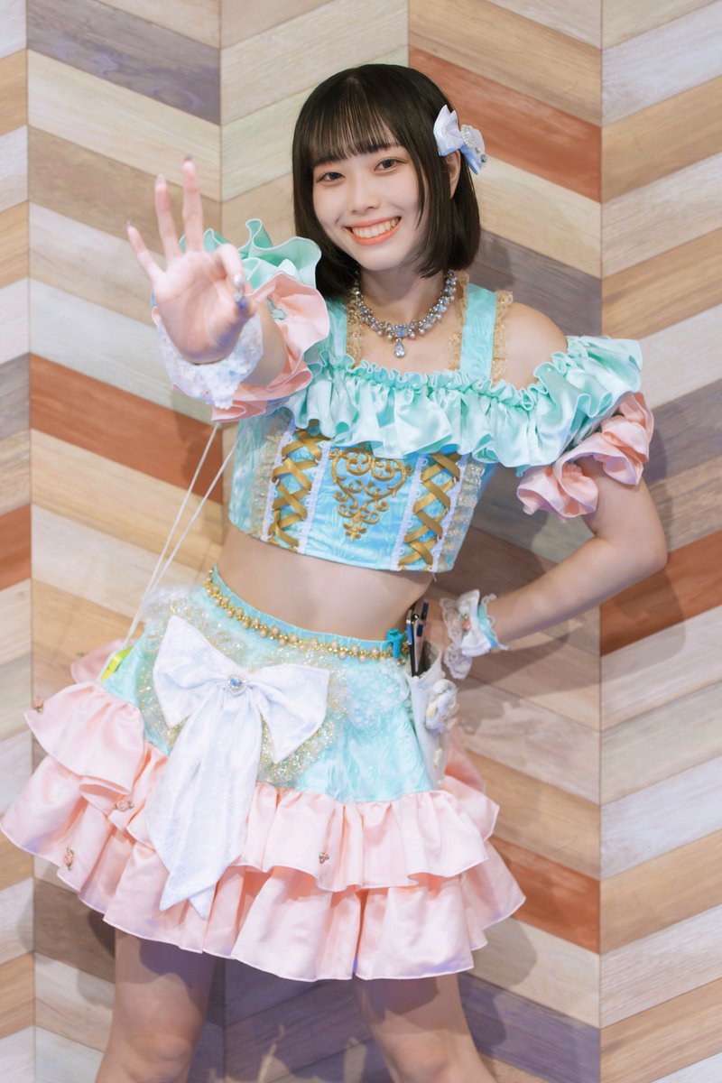 しゃけのヲニギリ (@bf1pr) on Twitter photo ろりぽっぷ!!!!!!!〜ポッケからきゅんっふぇす!vol.29〜@ 吉祥寺CLUB SEATA 2025.8.11
夏衣装、初お披露目の日
ステージに出てきた瞬間、煌びやかで素敵でした✨
#ろりぽっぷ 白色担当
#愛月まな <a href="/mana_lpop/">愛月まな【ろりぽっぷ!!!!!!!】</a>
※特典会にて ろりぽっぷ!!!!!!!〜ポッケからきゅんっふぇす!vol.29〜@ 吉祥寺CLUB SEATA 2025.8.11
夏衣装、初お披露目の日
ステージに出てきた瞬間、煌びやかで素敵でした✨
#ろりぽっぷ 白色担当
#愛月まな <a href="/mana_lpop/">愛月まな【ろりぽっぷ!!!!!!!】</a>
※特典会にて