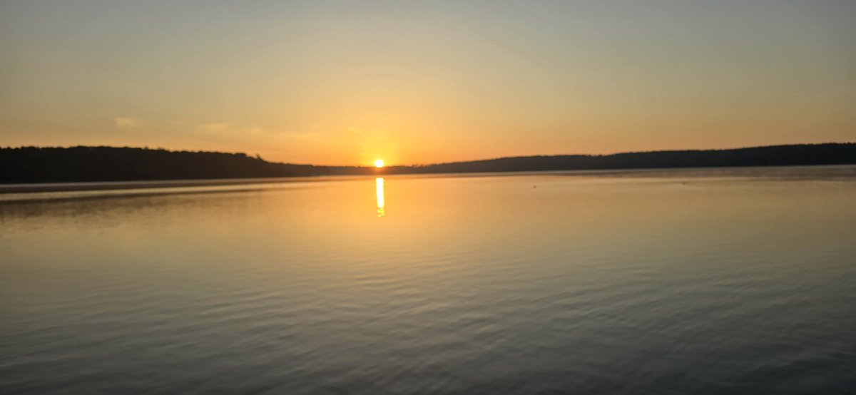 Kto rano wstaje...ten wschód słońca zastaje ☀️
Czas na ciszę...