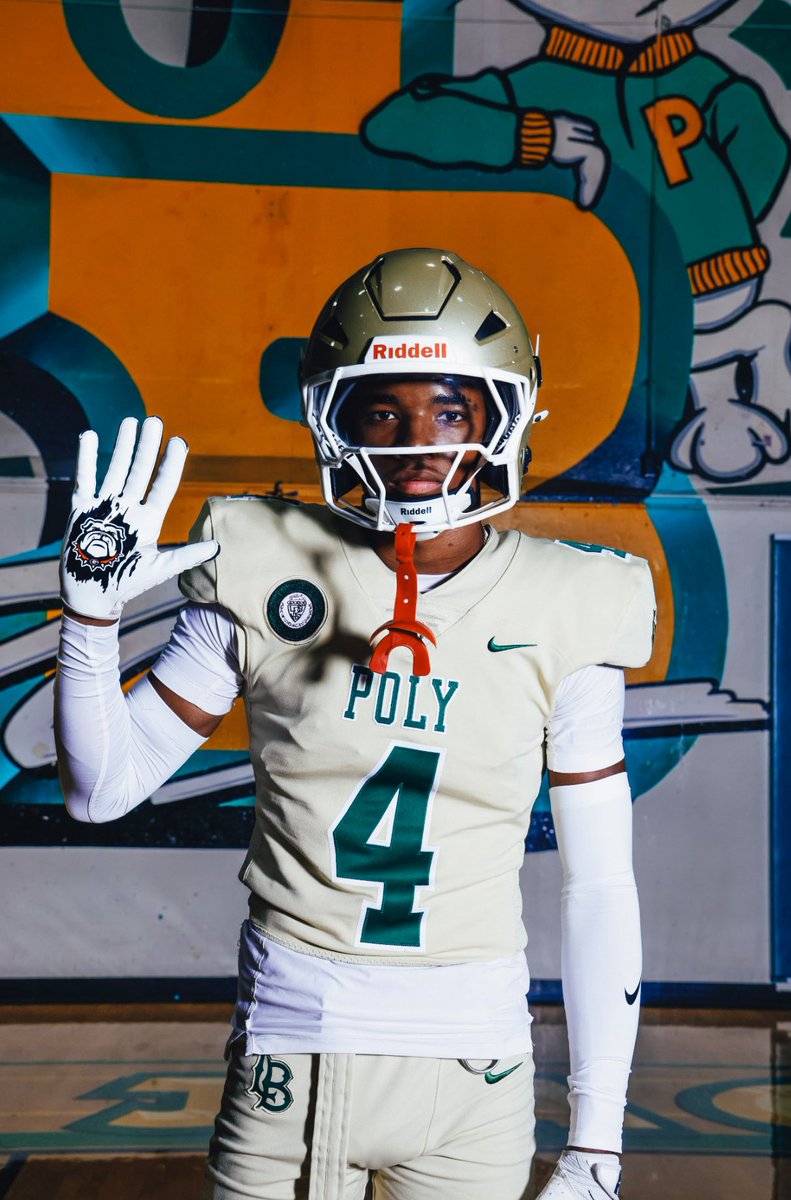 Long Beach Poly Football 🐇🏈 tweet media