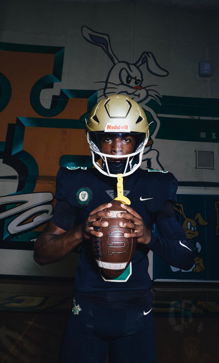 Long Beach Poly Football 🐇🏈 tweet media