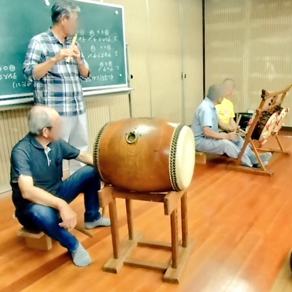 kumaimatsuri884's tweet photo. 8/10(日)気持ちも新たに練習が始まりました🥁
夏休みやということもあり人数は少なめですが一生懸命頑張りました👍
また9/18(木)に鶴ヶ島市にある老人ホームの川鶴ナーシングホームにて囃子を演奏することになりました✨
練習日を増やし精一杯良い演奏をさせて頂きますのでよろしくお願いします🙇‍♀️ https://t.co/DUPFvvGx9f