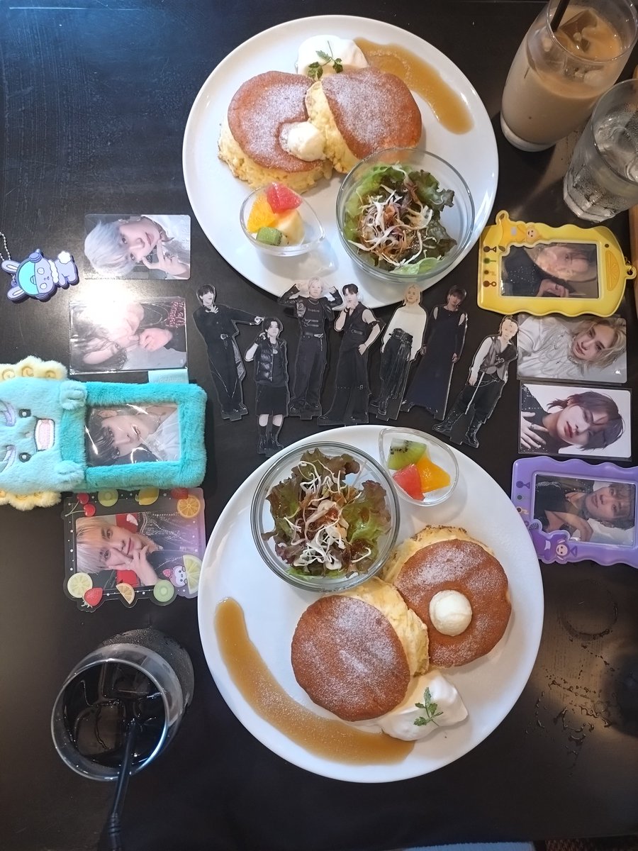 hz_MINI___kin86's tweet photo. 大雨の中、遠方からはるばる会いに来てくれた初めましてのJAMINIちゃん💜❤
楽しすぎてあっという間に時間が過ぎた🥺
未完成はタイミング合わなかったから、INI🎥は是非🥰
2人とは思えないグッズの量で笑った🤣
#JO1 #INI #JAMINI https://t.co/ywvKcdHbNS