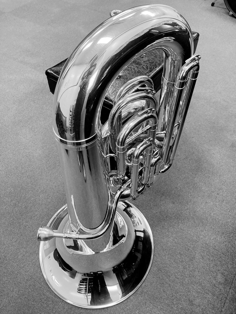 pedal_junkie's tweet image. 練習の最後5〜10分くらいは、ただただ好きなメロディなどを吹いて終わらせるとまた次へのモチベーションに繋がるのでオススメ

必要な練習+楽しいからただ吹く時間をうまく組み合わせると良いです✨

今日も良い練習でした、次の練習が楽しみ

#besson #tuba #mercerandbarker