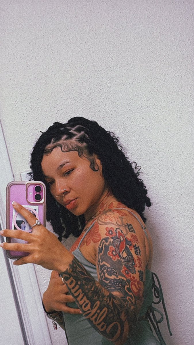 goldeeen✨🦋 (@booogieeeeee) on Twitter photo 