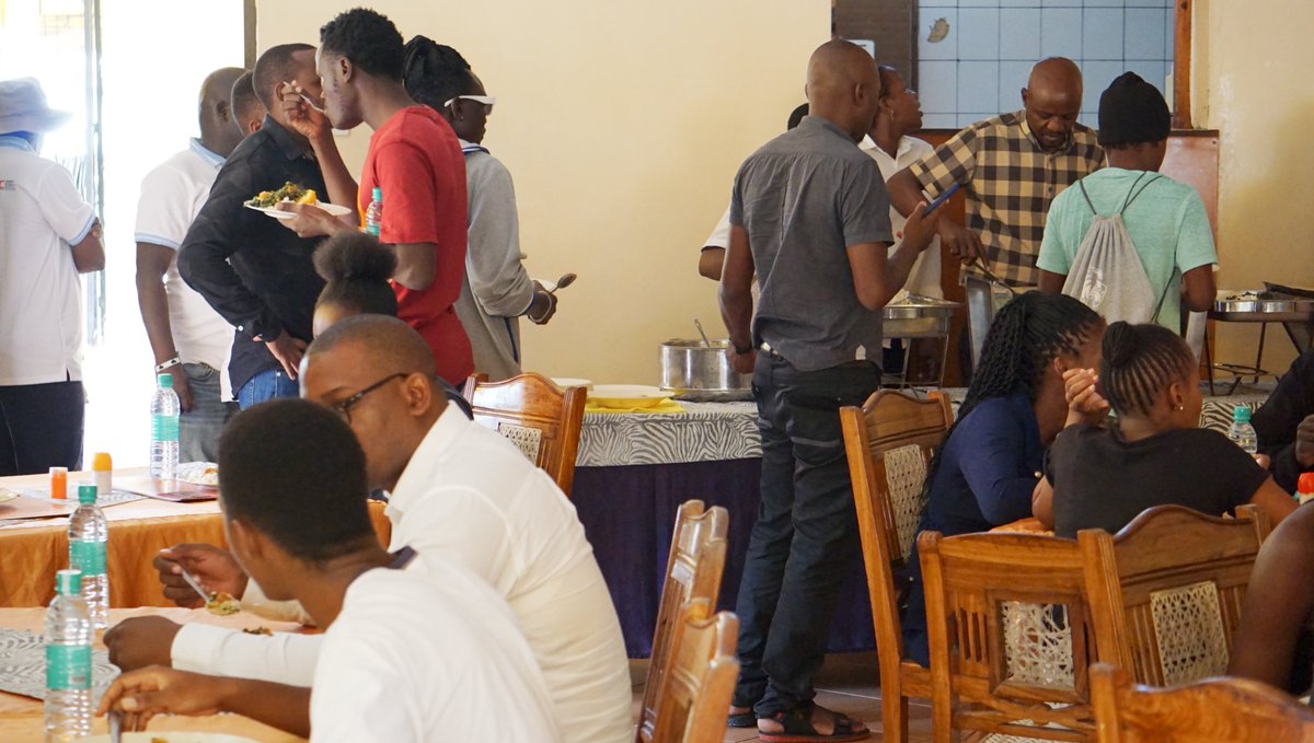 KuzaBlu's tweet photo. Training ✅
Lunch ✅
Laughing while making big business plans ✅
Kilifi’s young entrepreneurs know that success is best served with good food &amp; great company. 🍛✨
#GoBlueProgram #BlueEconomy #KilifiCounty #KenyaYouth #GoodFoodGoodMood https://t.co/KeLZGD6fed