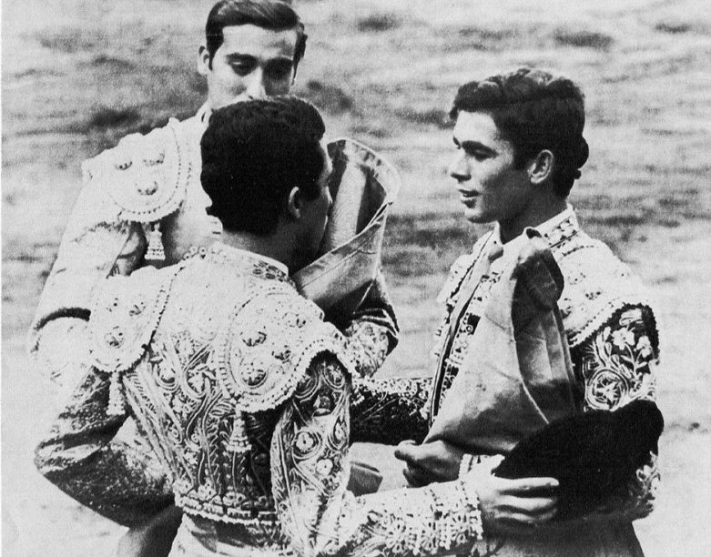 Tal día como hoy en Barcelona el 11 de agosto de 1966 se doctora 

Francisco Rivera "Paquirri"

De manos de Paco Camino en presencia de Santiago Martín "El Viti".

🐂 "Zambullido" de Carlos Urquijo De Federico.

#EternoPaquirri ✨