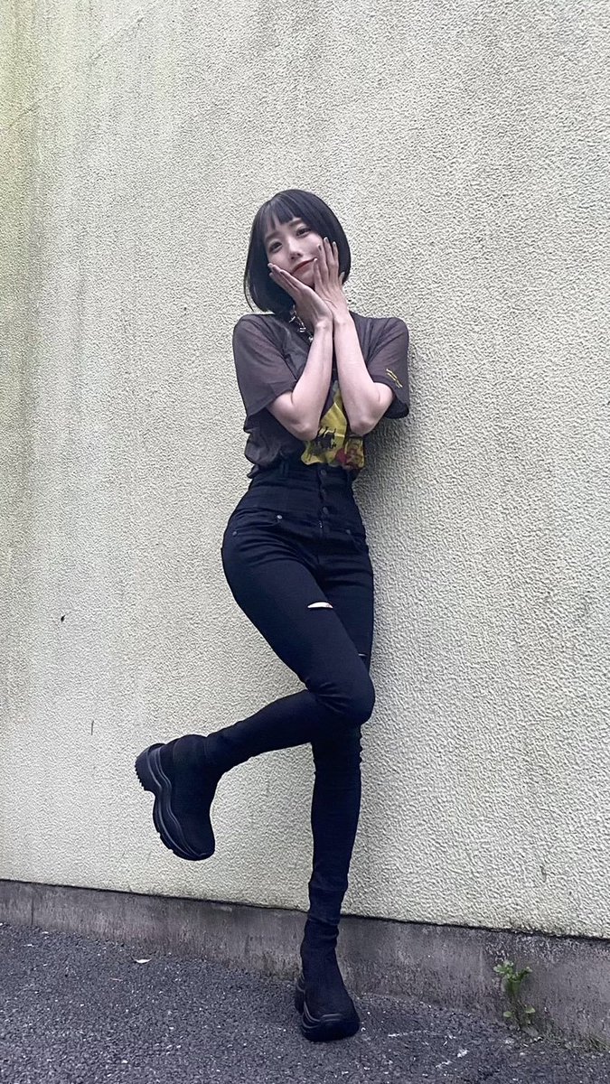 22catwalk's tweet photo. あのちゃんスタイルお化けすぎない⁉️🥺
Le Sserafimと並んでもこんなに小顔なの凄すぎ。皆そもそもの"骨格"がレベチなんよ、、 https://t.co/OPjXRaTrhX