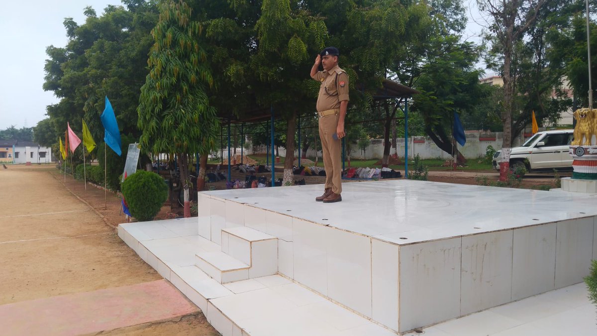 ⏭️एएसपी मुख्यालय सोनभद्र द्वारा रिजर्व पुलिस लाईन चुर्क में मंगलवार परेड की ली गई सलामी, किया गया निरीक्षण- 
⏭️यू0पी0-112 वाहनों की गहनता से की गयी चेकिंग-
⏭️कर्मियों की किया गया गार्द रजिस्टर पेशी
 <a href="/Uppolice/">UP POLICE</a>
<a href="/adgzonevaranasi/">ADG ZONE VARANASI</a>
<a href="/digmirzapur/">IG Range Mirzapur</a>