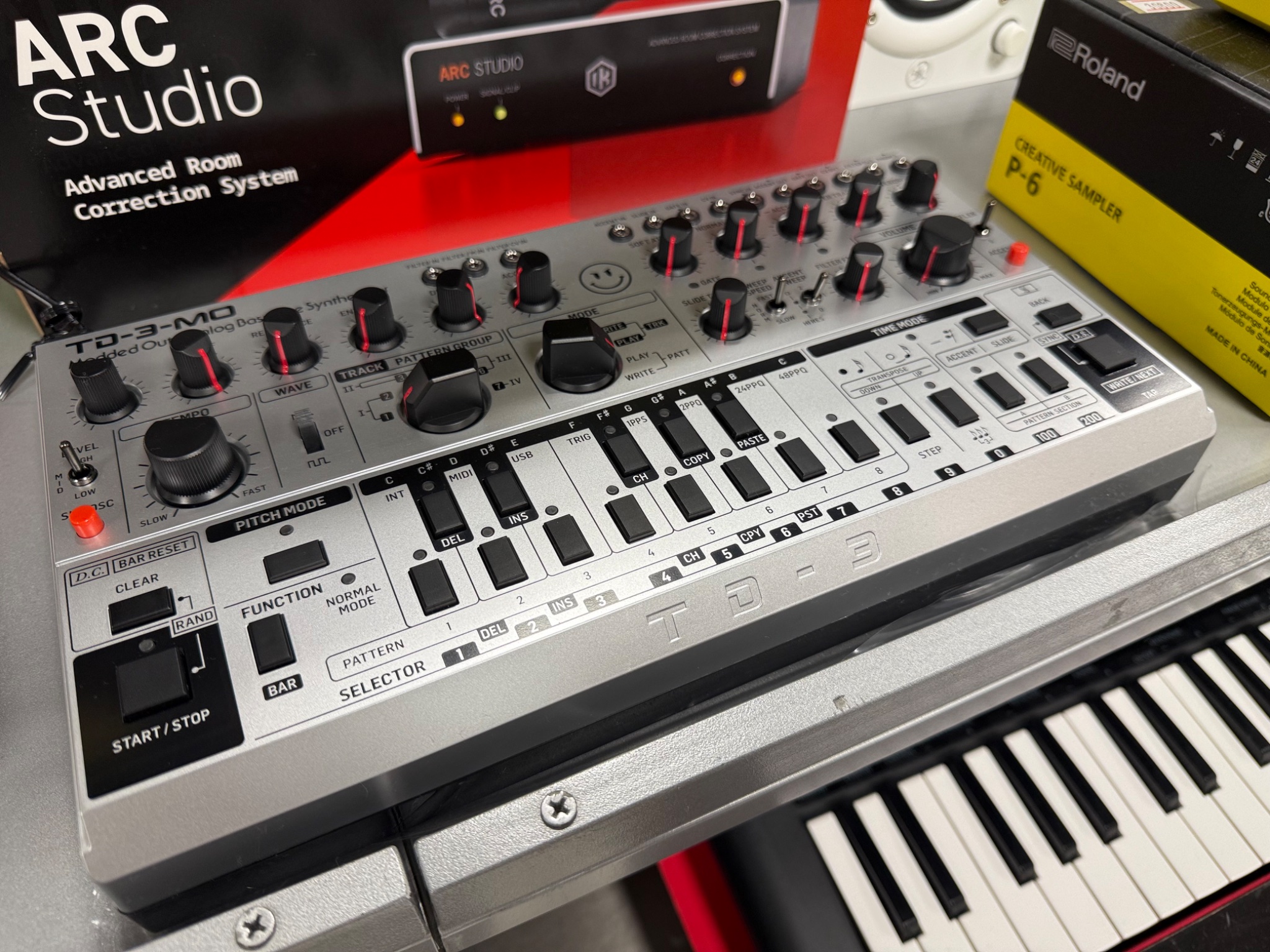 behringer TD-3-MO-SR アナログシンセ303 アシッド テクノ Behringer | Product | TD-3-MO-AM