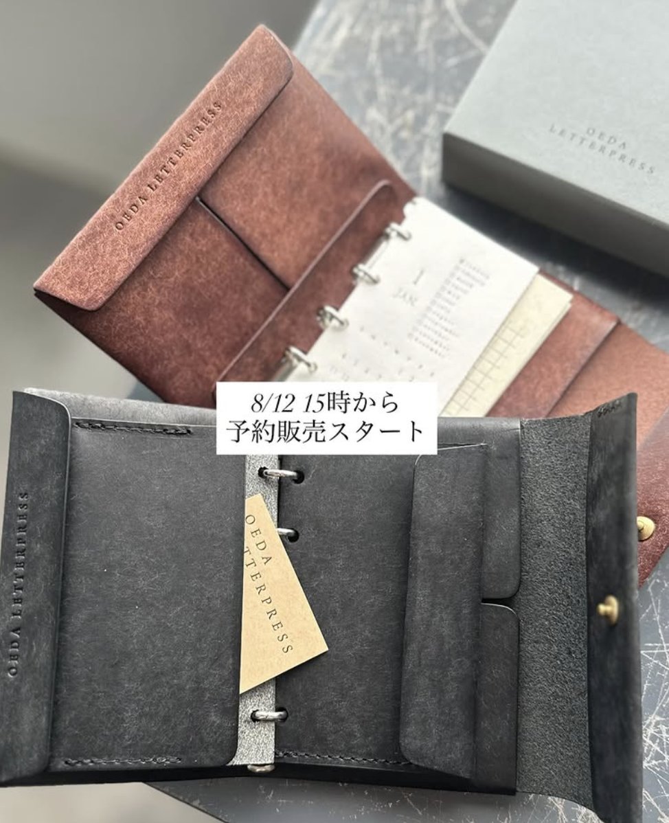 \ 予約販売開始のお知らせ/ 
M5サイズ手帳シリーズは、本日15時から予約販売を受け付け開始いたします。ブラックカラーの予約も同時に開始しますので、ぜひご検討くださいね。#手帳 #大枝活版室