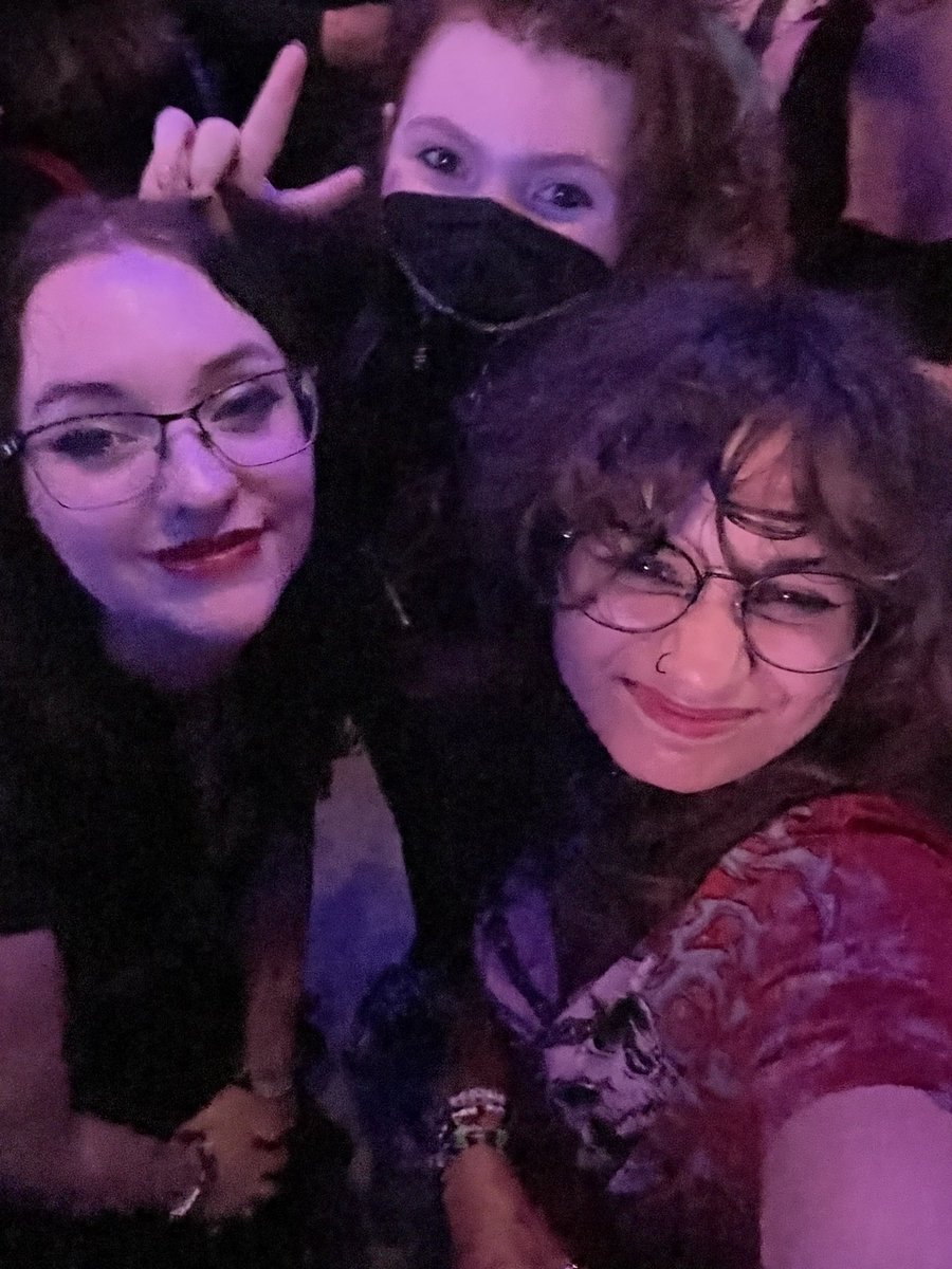 btw the oomfchella of all time happened AGAIN last night <a href="/rei_bassist_/">Rei</a>