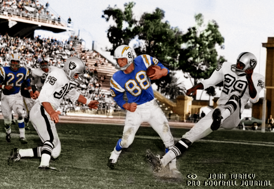 NFL_Journal's tweet photo. Raiders with Northwestern strip socks
Thick outlined numbers, too
#NFLColorization #NFLColorizations https://t.co/f3OosKeueI
