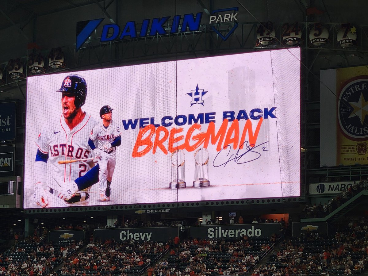 neva_white's tweet photo. The @astros take the high road. #BuiltForThis https://t.co/c5iloaOsqW