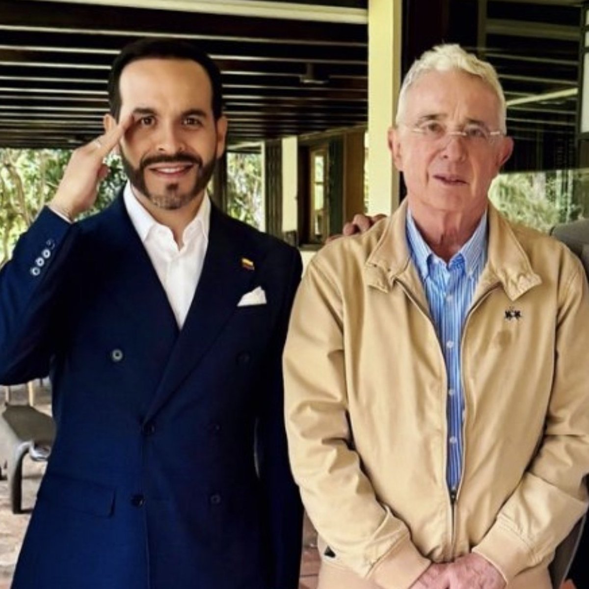 Proceda doctor cantimplora, digo... doctor de la Espriella que usted  todo lo hace muy bien.

¡Firrrrrrrrr!