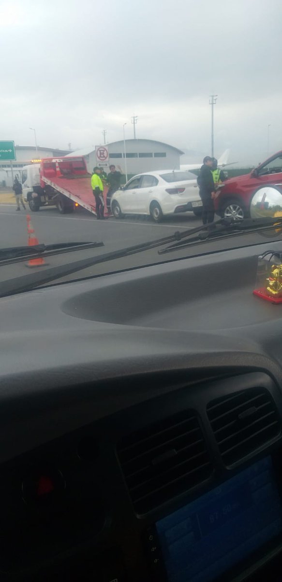 Buena noche señores <a href="/AMT_Quito/">AMTQuito</a> <a href="/washo2627/">MBA. Washington Martínez Suasnavas</a> podrían informar si es verdad que otra vez empezaron a realizar los OPERATIVOS ILEGALES en contra de los conductores de aplicaciones en el Aeropuerto?
Cc <a href="/Uber/">Uber</a> <a href="/didiecuador/">didiecuador</a> <a href="/inDriveLatam/">inDrive Latam</a> <a href="/CorteConstEcu/">Corte Constitucional</a> <a href="/AsambleaEcuador/">Asamblea Nacional</a> <a href="/Presidencia_Ec/">Presidencia Ecuador 🇪🇨</a>