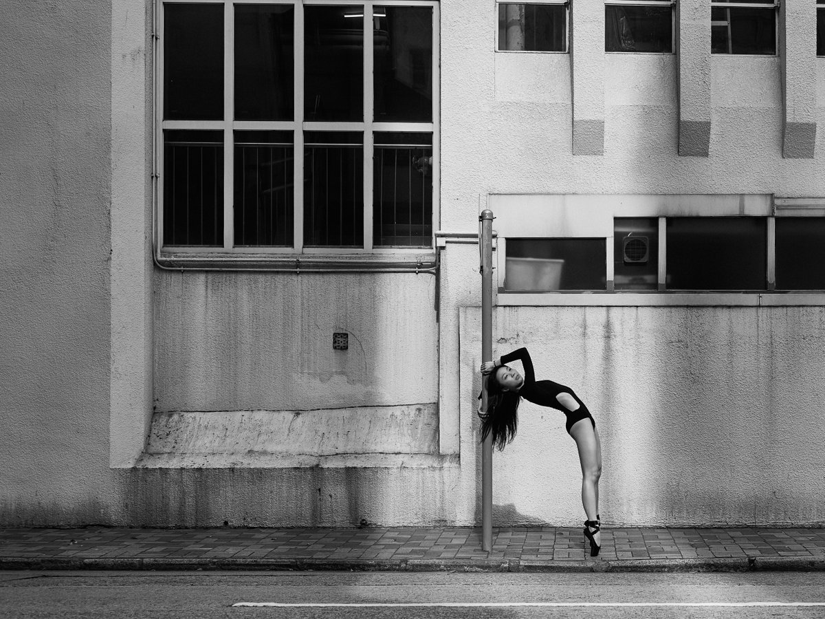 OfficialKAVYAR's tweet image. Work by Kavyar Members:

Photo: kavyar.com/bimfmskjhhre

Non-Members
Light: @calyndasilva
Model: @hester.lo

#figurephotography  #streetphotography  #urbanstreetphotogallery  #streetlife  #cityscapes #streetframe #streets_vision #naturallightphotographer #portraitphotography