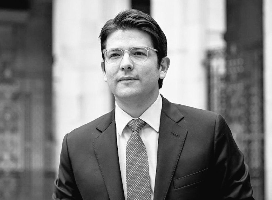 La política existe porque hay pluralidad de pensamientos. No se puede concebir la existencia de un Estado plural de derecho y justicia, cuando quienes ejercen la política son víctimas de los odios avivados por la violencia.

#QEPD #MiguelUribeTurbay