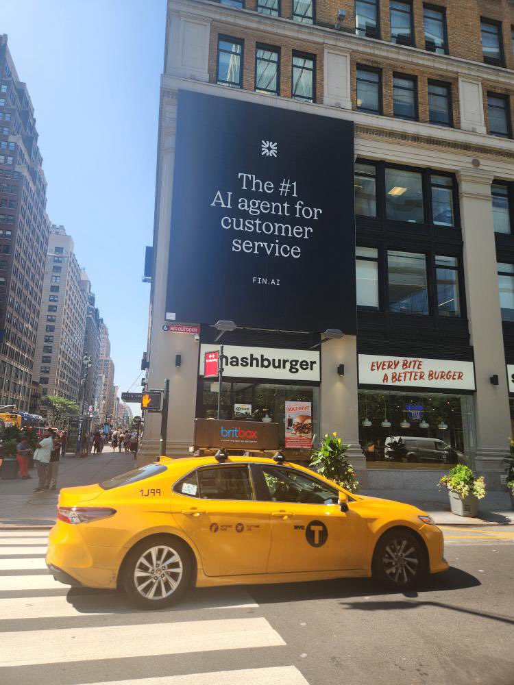 KrishivThakuria's tweet image. In my first hour in new york city

I saw 3 billboard ads for AI products

And one of them had copy that said AI agent? This is honestly so cool to me, I never see billboards like this in toronto

Goes to show how living in certain cities means living in the future