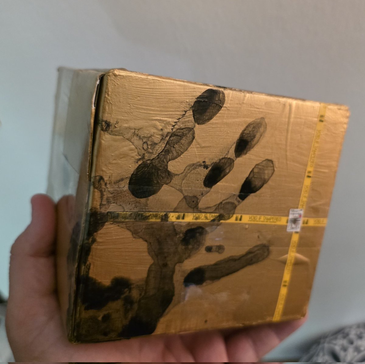 MikeOppArt's tweet photo. Sent some BB pods to a friend. Custom box by my own BB Madeline. #DeathStranding https://t.co/wWMrUHMSY3